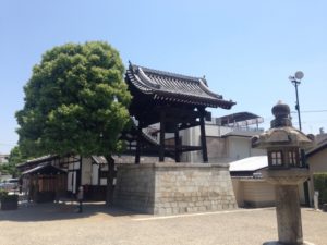 お寺の境内